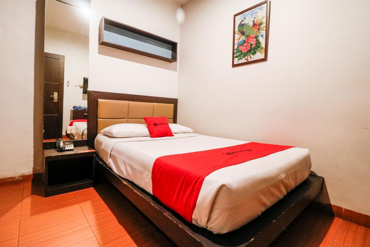 Reddoorz Plus Near Pasar Wisata Pekanbaru Exterior foto