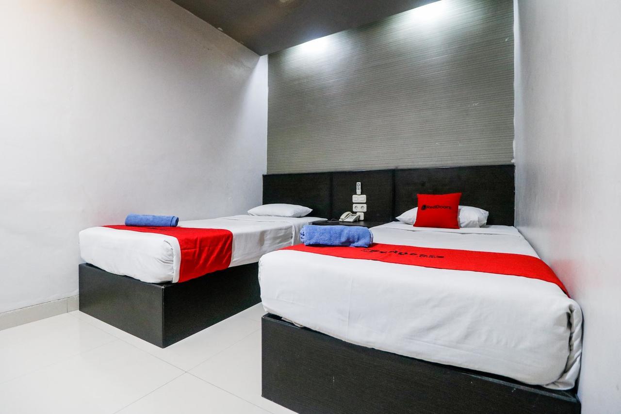 Reddoorz Plus Near Pasar Wisata Pekanbaru Exterior foto