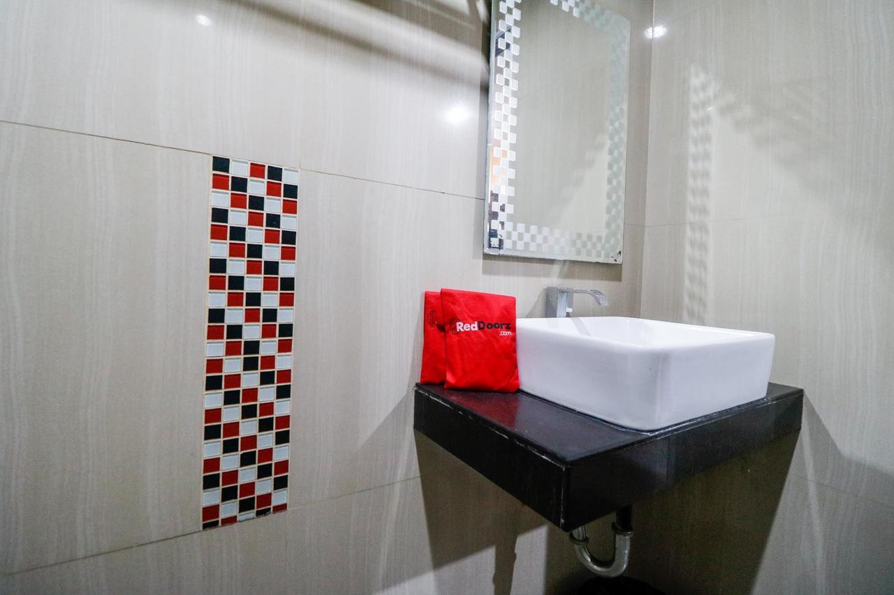 Reddoorz Plus Near Pasar Wisata Pekanbaru Exterior foto
