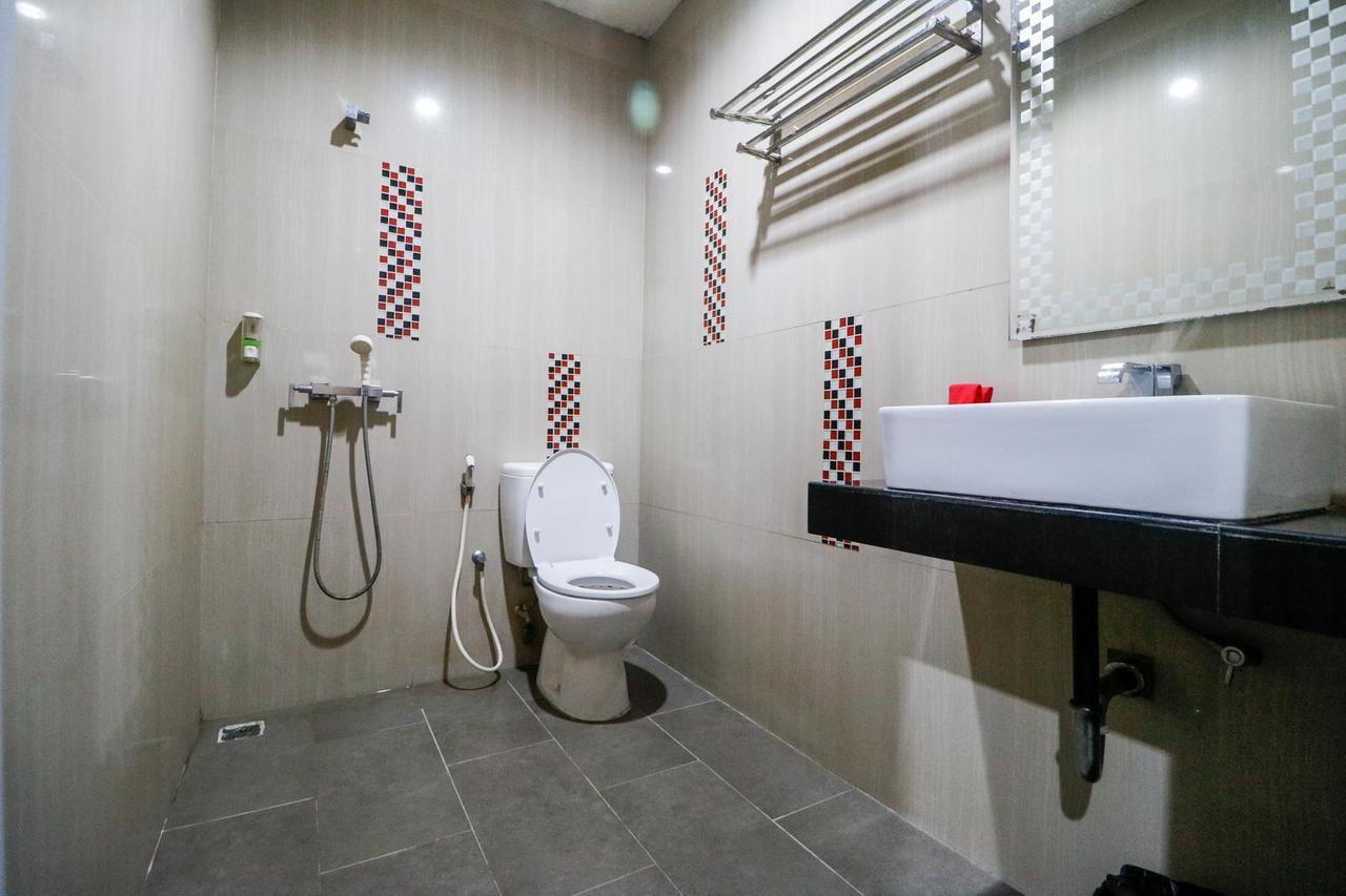 Reddoorz Plus Near Pasar Wisata Pekanbaru Exterior foto